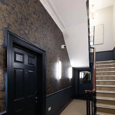 Redmayne House Apartment